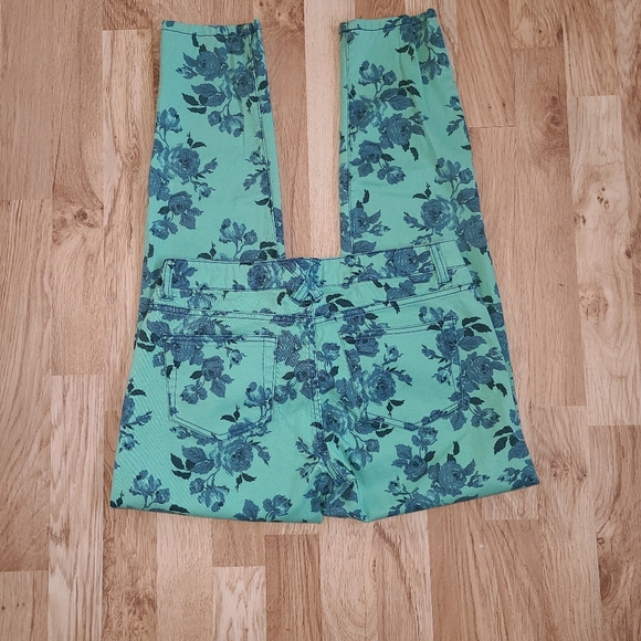3/$20 BeBop Floral skinny jean - size 7 / 8 - Picture 5 of 6